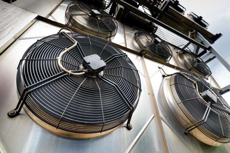 Os avanços tecnológicos nos equipamentos de refrigeração reduzem custos e aumentam eficiência operacional das empresas.